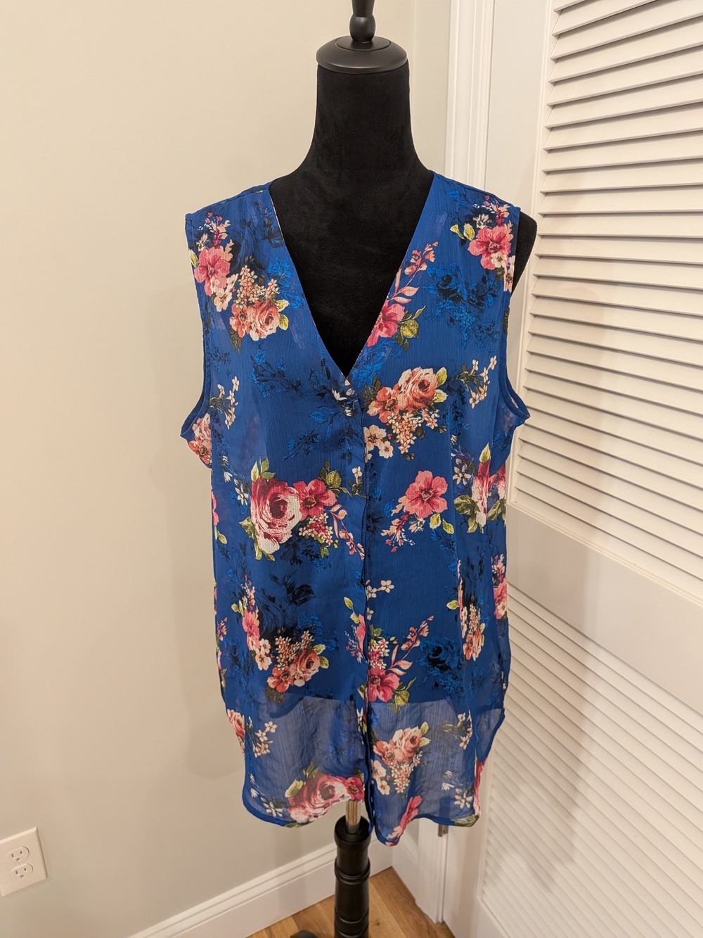 Blue Floral V-Neck Sleeveless Blouse Size XXL New